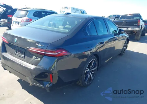 2025 BMW 530I z USA, uszkodzony, nr VIN WBA43FJ04SCT58288